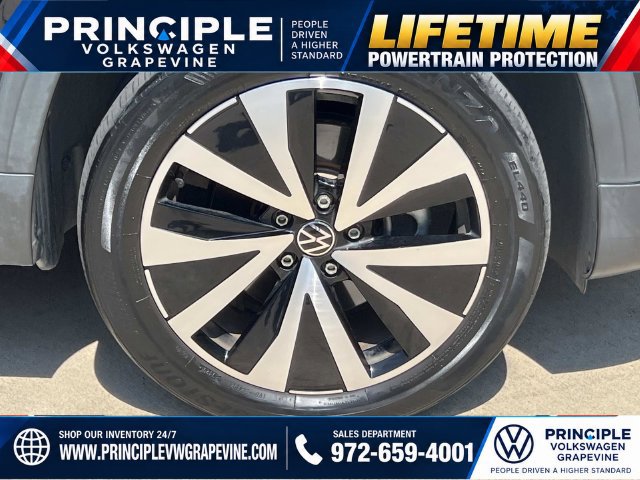 Used 2022 Volkswagen Taos SE FWD image 3