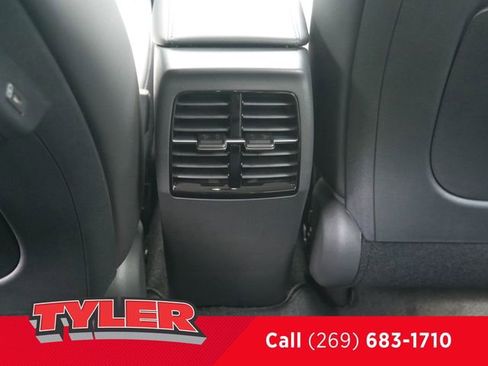 Used 2025 Kia Niro SX image 44