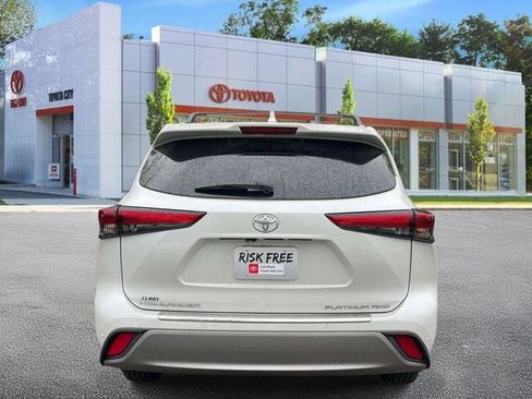 Used 2023 Toyota Highlander Platinum AWD/4WD image 7