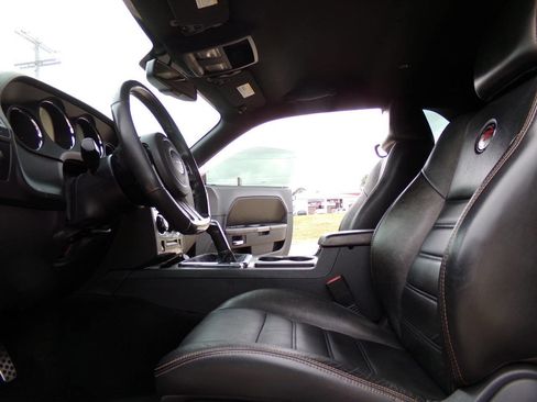 Used 2014 Dodge Challenger R/T RWD image 19