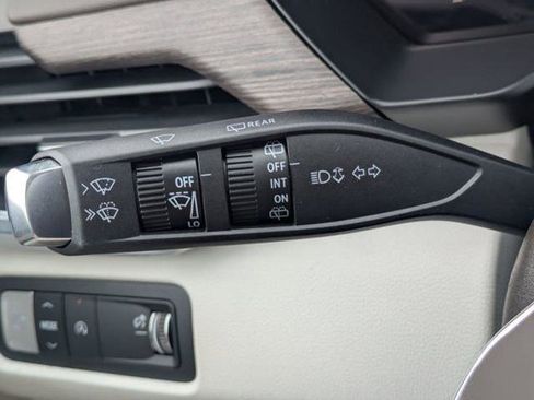 New 2026 GMC Acadia Denali w/ Super Cruise Package FWD image 33
