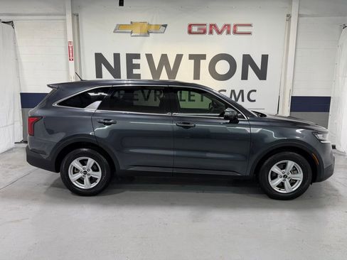 Used 2022 Kia Sorento LX FWD image 31