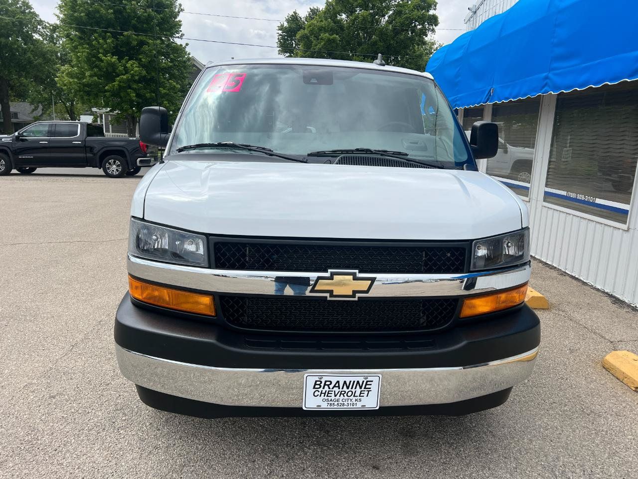 Used 2025 Chevrolet Express 3500 LT w/ LT Preferred Equipment Group RWD image 24