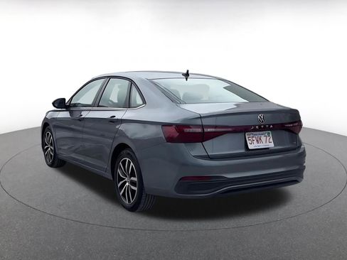 Used 2025 Volkswagen Jetta SE image 11