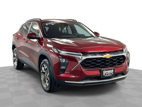 Certified 2025 Chevrolet Trax LT image 1