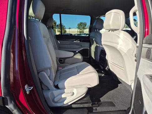 Used 2023 Jeep Wagoneer Series II w/ Flexible Seating Group image 35