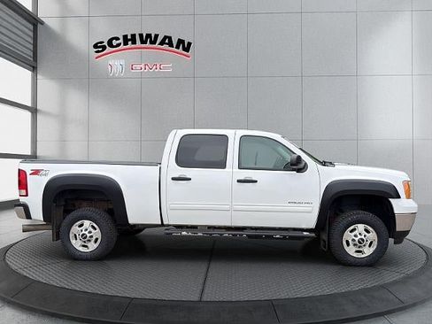 Used 2014 GMC Sierra 2500 SLE w/ SLE Preferred Package AWD/4WD image 3