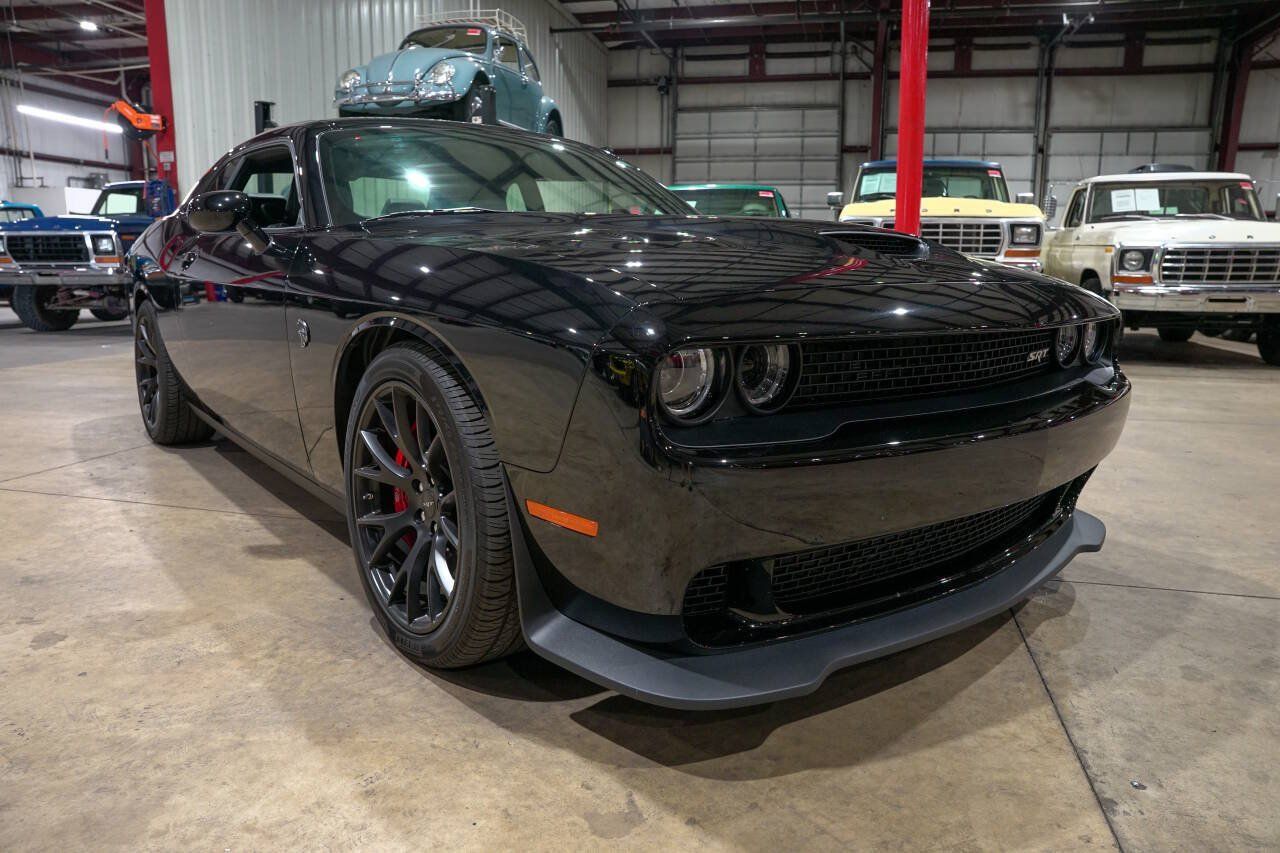 Used 2016 Dodge Challenger SRT Hellcat RWD image 12