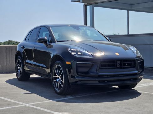 Certified 2026 Porsche Macan AWD/4WD image 10