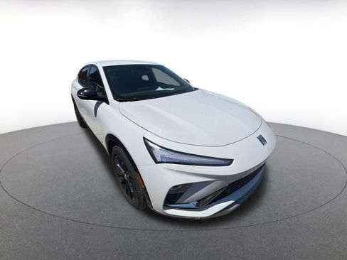 Used 2025 Buick Envista Sport Touring image 2