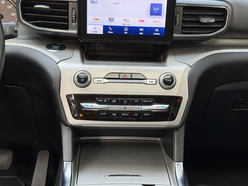 Used 2022 Ford Explorer XLT w/ Equipment Group 202A image 24