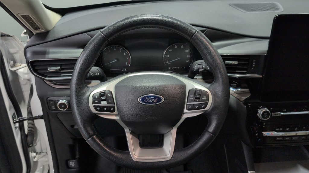 Used 2023 Ford Explorer Limited AWD/4WD image 10