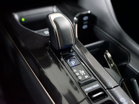 Used 2024 Toyota Crown Platinum image 23