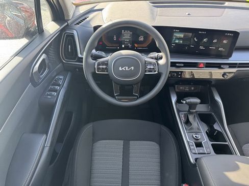 Certified 2025 Kia Sorento LX image 14