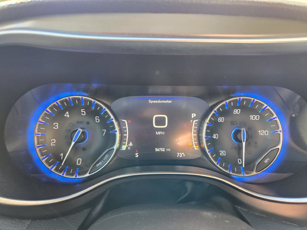 Used 2017 Chrysler Pacifica Limited FWD image 18