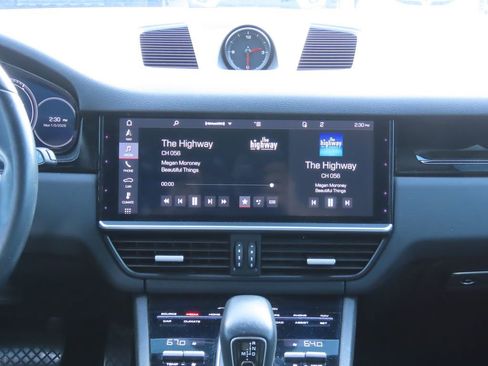 Used 2019 Porsche Cayenne image 8