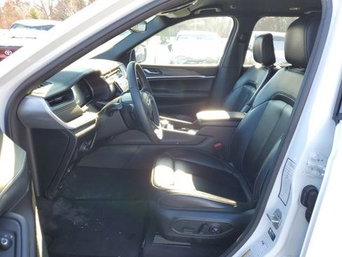 Used 2024 Jeep Grand Cherokee Limited image 15