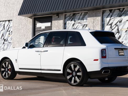 Used 2022 Rolls-Royce Cullinan image 11