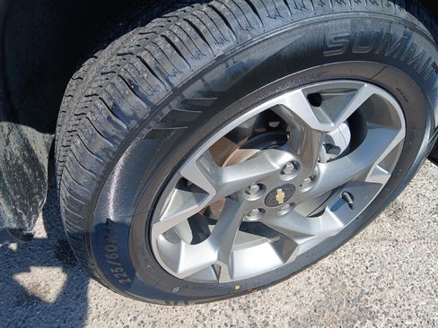 Used 2025 Chevrolet Trax LT FWD image 8