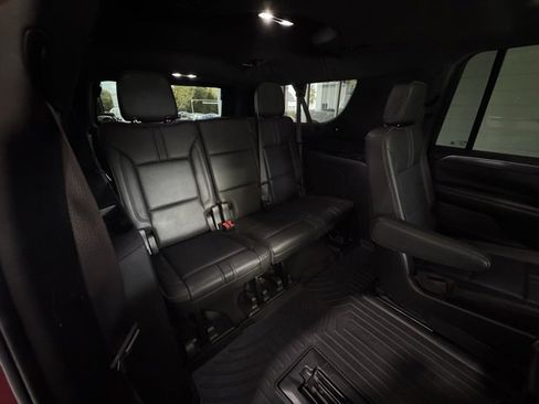 Used 2022 Chevrolet Suburban RST w/ Sport Performance Package image 16