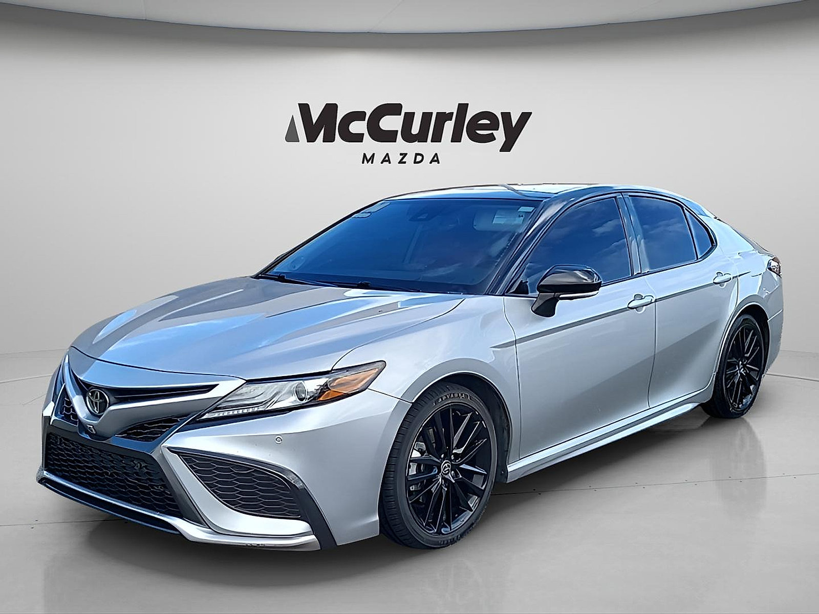 Used 2022 Toyota Camry XSE w/ Navigation Package FWD image 3