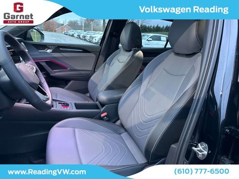 New 2025 Volkswagen Tiguan SE R-Line image 10