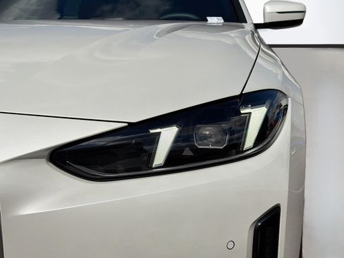 Used 2025 BMW i4 eDrive40 w/ Parking Assistance Package image 9