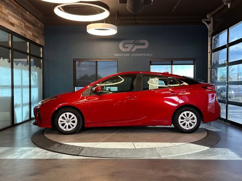 Used 2022 Toyota Prius LE FWD image 6