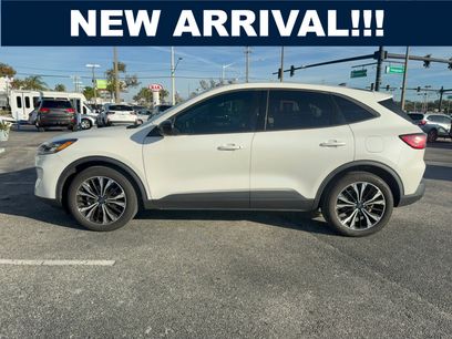 Used 2022 Ford Escape SE w/ SE Sport Appearance Package