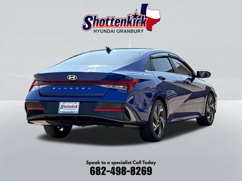 Used 2024 Hyundai Elantra SEL w/ Convenience Package FWD image 6