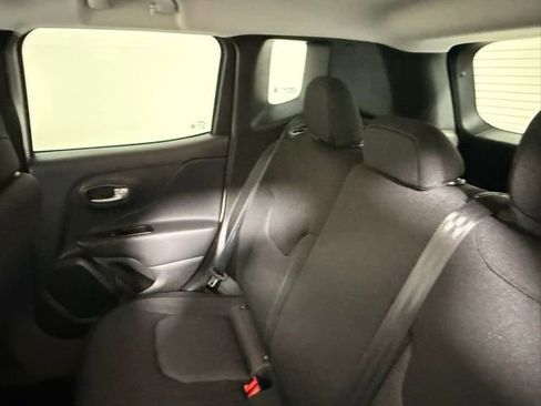 Used 2023 Jeep Renegade Latitude image 37