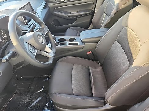 Used 2025 Nissan Altima 2.5 SV image 13