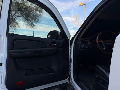 Used 2008 GMC Yukon SLT w/ SLT Preferred Equipment Group image 37