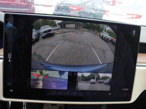 Used 2021 Tesla Model S Plaid image 19