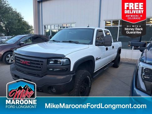 Used 2004 GMC Sierra 2500 SLT w/ Heavy-Duty Power Package AWD/4WD image 1