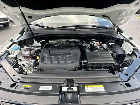 Used 2022 Volkswagen Tiguan SE w/ Panoramic Sunroof Package FWD image 30