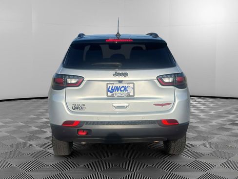 Used 2025 Jeep Compass Trailhawk w/ Trailhawk Elite Group AWD/4WD image 3
