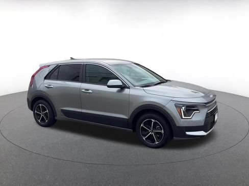 Used 2026 Kia Niro LX FWD image 2