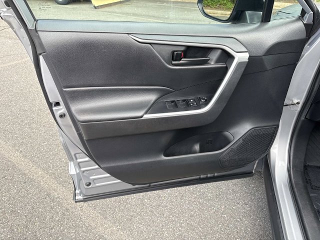 Used 2022 Toyota RAV4 LE AWD/4WD image 13