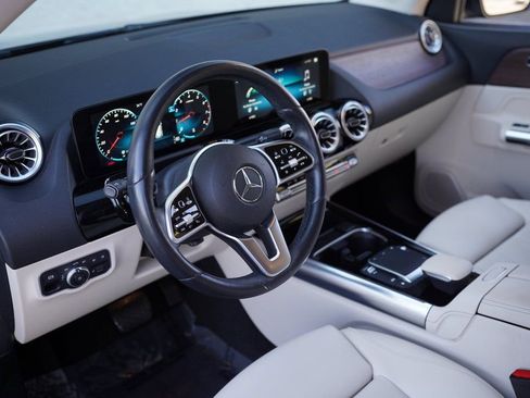 Used 2022 Mercedes-Benz GLA 250 4MATIC w/ Premium Package Lite image 19