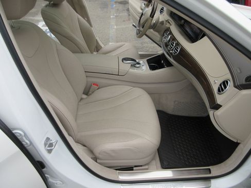 Used 2017 Mercedes-Benz S 550 Sedan image 22