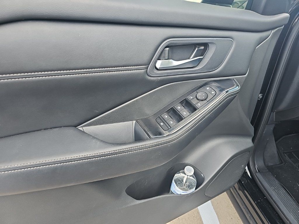Certified 2024 Nissan Rogue SV w/ SV Premium Package FWD image 2