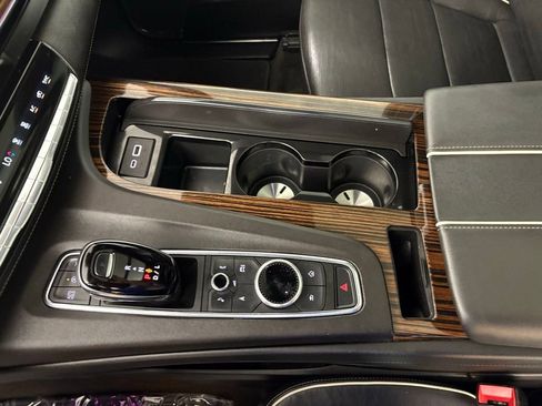 Used 2022 Cadillac Escalade Premium Luxury image 32
