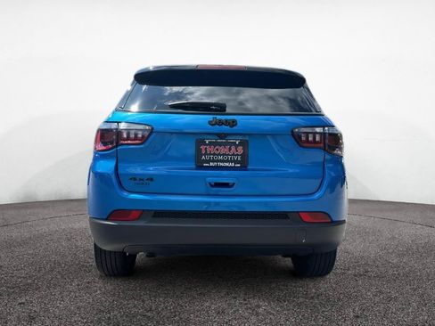 Used 2023 Jeep Compass Latitude w/ Convenience Group AWD/4WD image 3