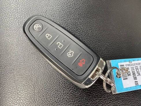 Used 2019 Ford Escape Titanium image 25