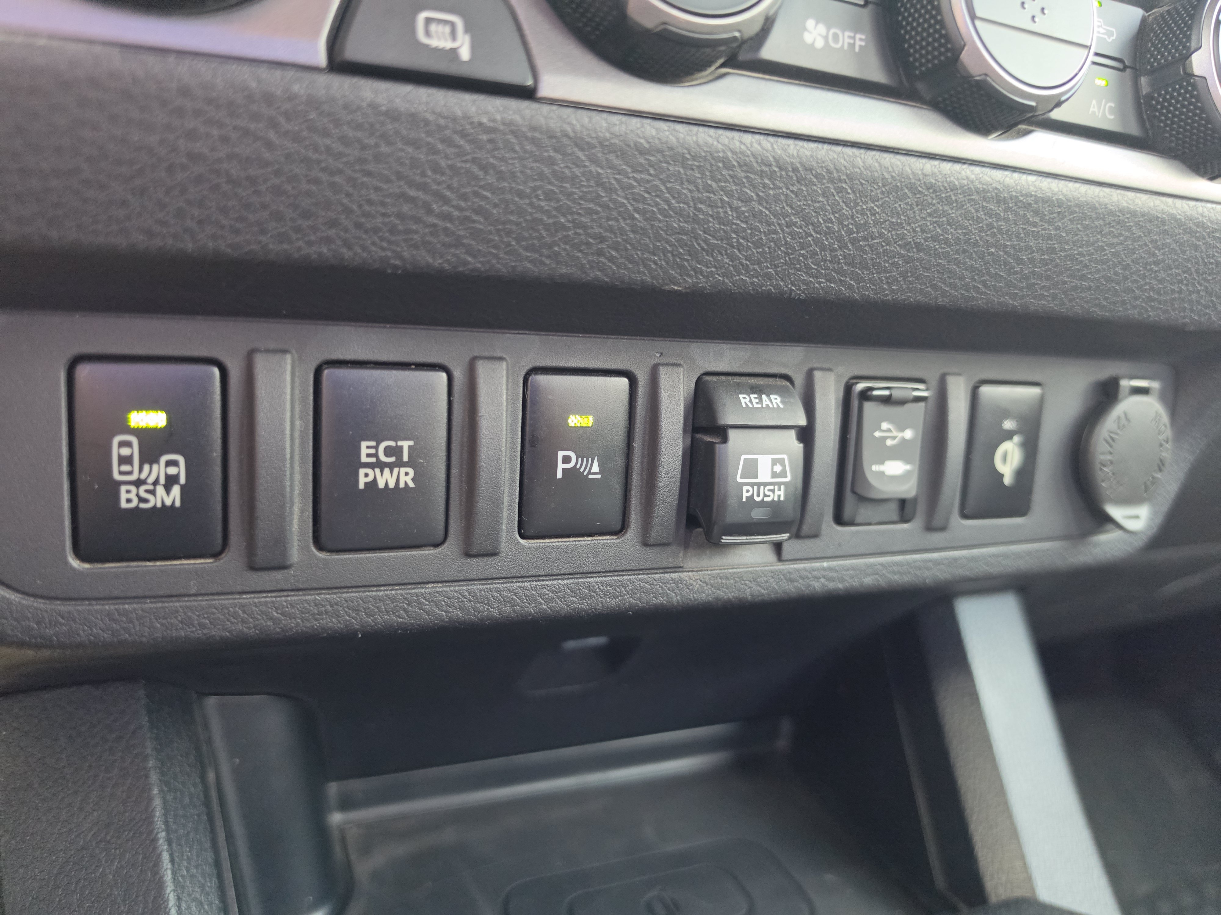 Used 2019 Toyota Tacoma TRD Sport w/ TRD Premium Sport Package AWD/4WD image 30