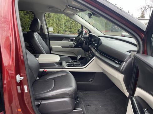 Used 2022 Kia Carnival LX image 21