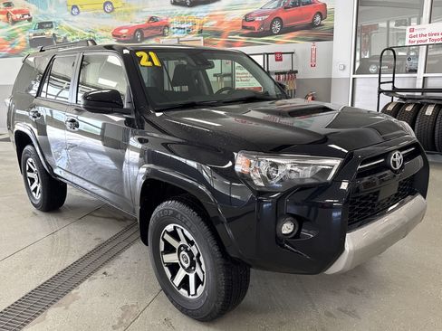 Used 2021 Toyota 4Runner TRD Off-Road image 2
