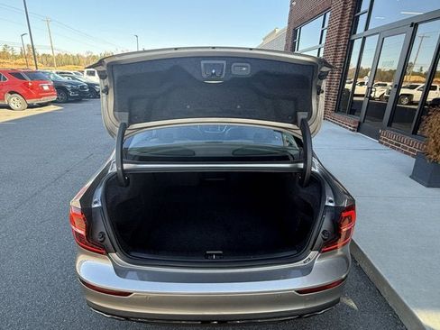 Used 2019 Volvo S60 T5 Momentum w/ Premium Package image 12