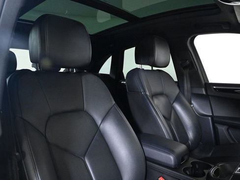 Certified 2023 Porsche Macan S image 18